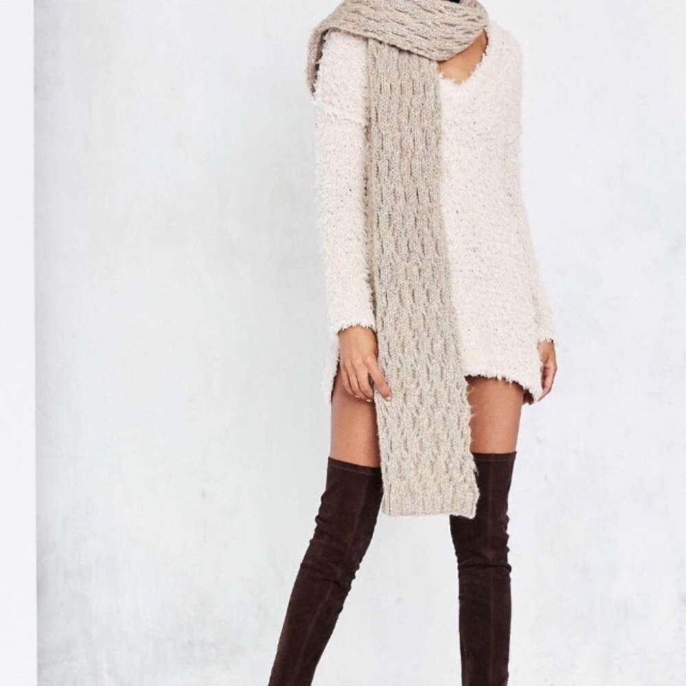 NWT UO Teddy fuzzy v neck pullover tunic sweater